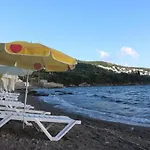 Urga Butik & Restaurant * غولوك