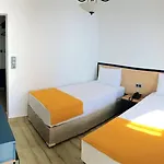 Urga Butik & Restaurant * غولوك