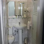 Urga Butik & Restaurant * غولوك