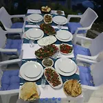 Urga Butik & Restaurant غولوك