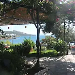 Urga Butik & Restaurant غولوك