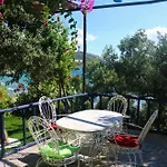 Urga Butik & Restaurant فندق