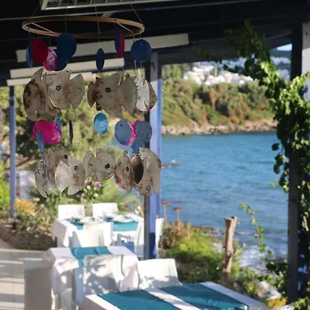 Urga Butik & Restaurant غولوك