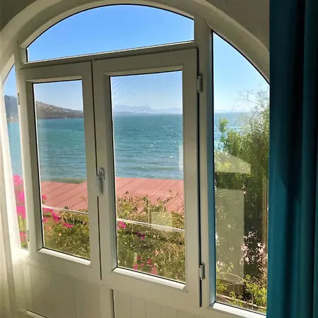 Urga Butik & Restaurant *