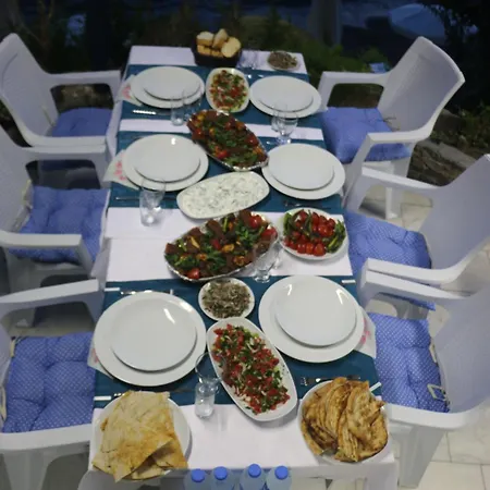 Urga Butik & Restaurant غولوك