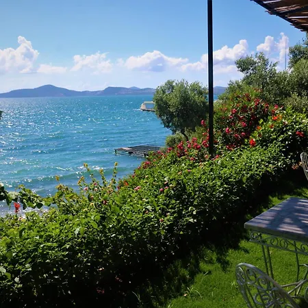 Urga Butik & Restaurant Hotel