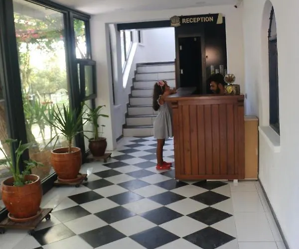 Urga Butik & Restaurant Hotel *