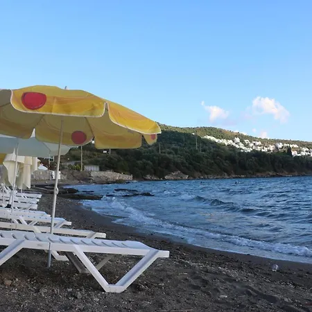 Urga Butik & Restaurant * غولوك