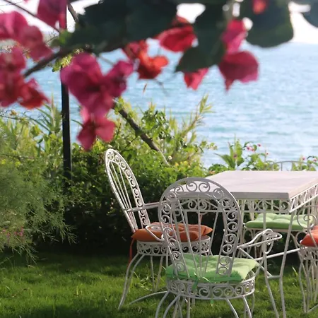 Urga Butik & Restaurant ホテル Gulluk