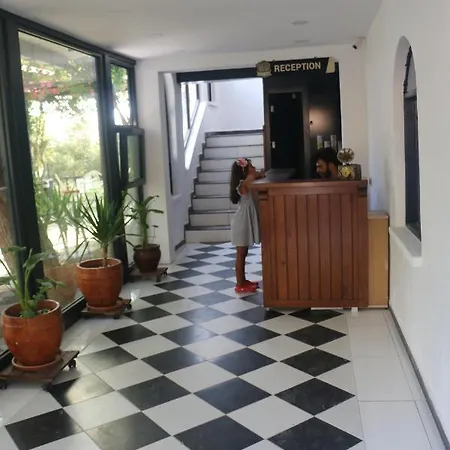 Urga Butik & Restaurant Hotel *