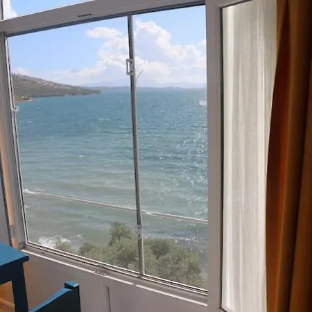 فندق Urga Butik & Restaurant *