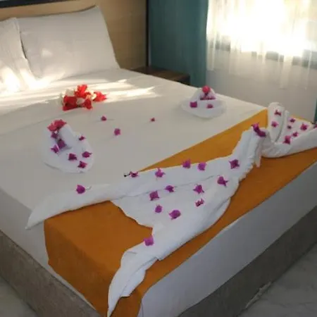 Urga Butik & Restaurant فندق *