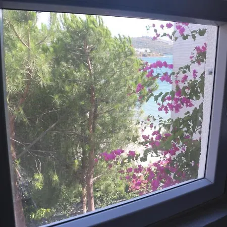 Urga Butik & Restaurant غولوك