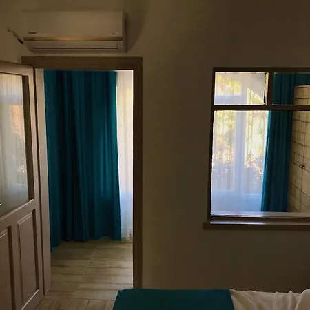 Urga Butik & Restaurant * غولوك