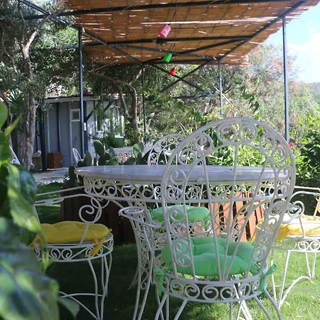 Urga Butik & Restaurant ホテル Gulluk