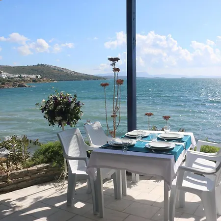 Urga Butik & Restaurant ホテル Gulluk