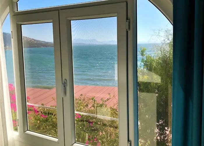 Urga Butik & Restaurant *