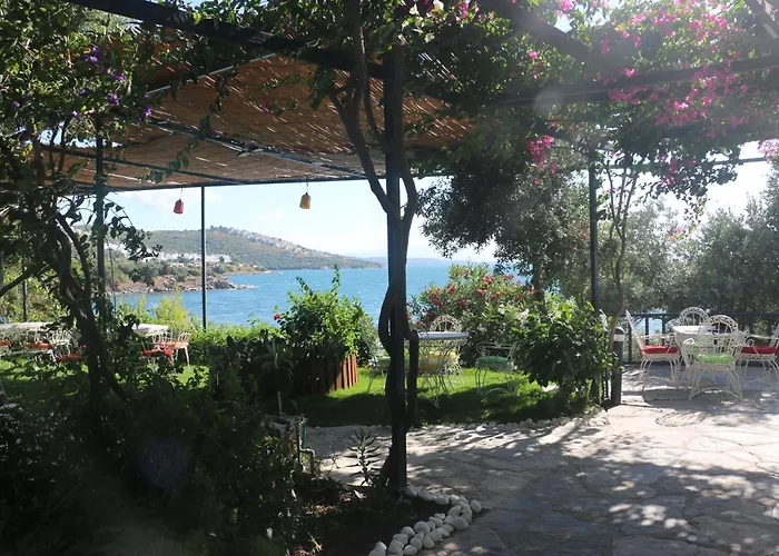 Urga Butik & Restaurant Гюллюк